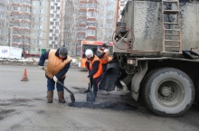 Аварийные участки на 12 городских дорогах ликвидировали на новогодних каникулах