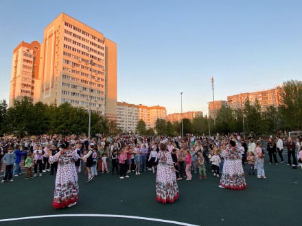 Многофункциональную спортивную площадку открыли в округе Андрея Выжанова 