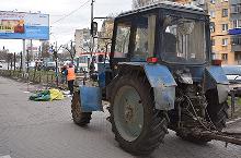 Желто-зеленые палатки убирают с улиц города