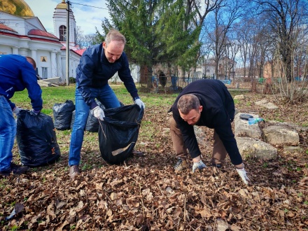 Депутаты Липецкого горсовета провели субботники  в своих округах
