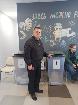 Почетные граждане и старейшины Липецка голосуют на выборах депутатов городского Совета