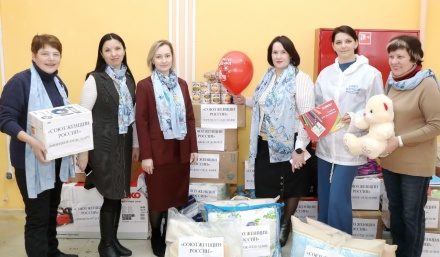Гуманитарную помощь беженцам с Донбасса передали женщины-парламентарии  Липецкого горсовета