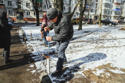 В Липецке демонтируют самовольно установленные ограждения во дворах