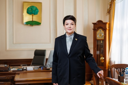 Евгения Фрай поздравляет липчан с Днем защитника Отечества