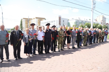 В Липецке в День памяти и скорби возложили цветы к мемориалу