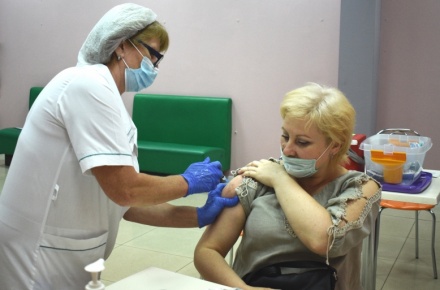 Ещё три мобильных пункта вакцинации открылись в торговых центрах Липецка