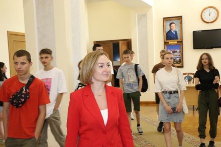 Горсовет с экскурсией посетили подростки, оказавшиеся в трудной жизненной ситуации