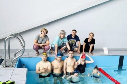 Участница Олимпийских игр учит плавать особых детей в Липецке