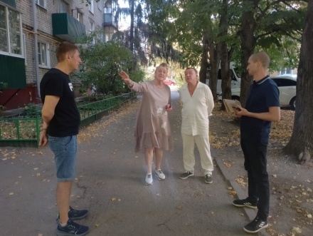 Работа депутатов в округах: шлагбаумный квест, фонари для Металлургов и парковка по-человечески