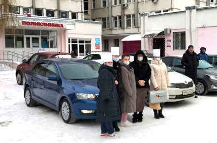 Автоволонтеры «Милосердия» помогают доставлять медиков по адресам заболевших