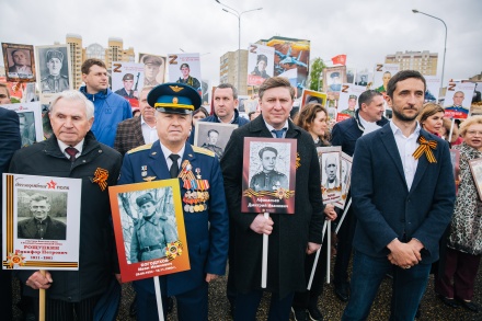 Спикер горсовета прошел в колонне «Бессмертного полка»