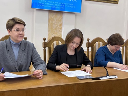 Диктант ЖКХ написали депутаты и сотрудники горсовета 