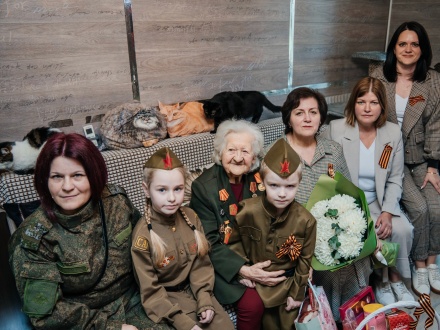 Депутаты поздравляют Почётных граждан Липецка с Днём Победы