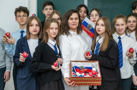 Липецкие школьники сделают украшения к Новому году для участников СВО и детей Донбасса