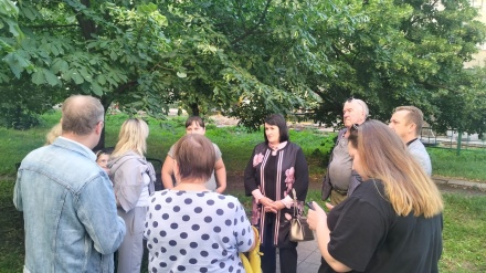 Неделя с депутатами горсовета: мечты о парковках без "творчества", обрезка тополей и семейные праздники