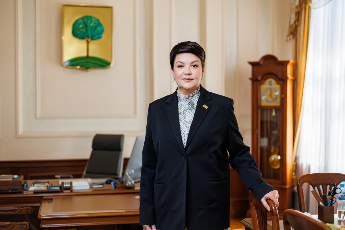 Евгения Фрай поздравляет липчан с Днем защитника Отечества