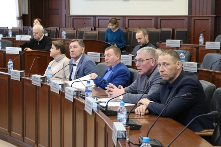 Депутатам горсовета рассказали об оцифровке редких документов