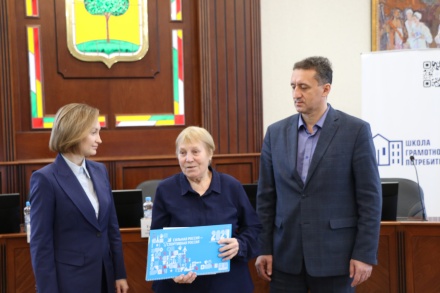 В Липецком горсовете вручили сертификаты выпускникам «Школы грамотного потребителя» 