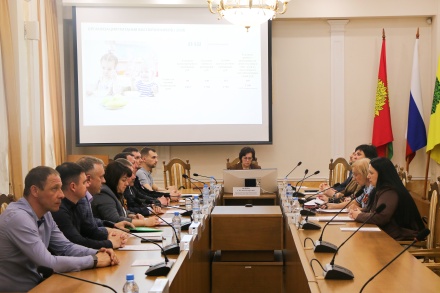 В Липецке обсудили организацию питания в детских садах
