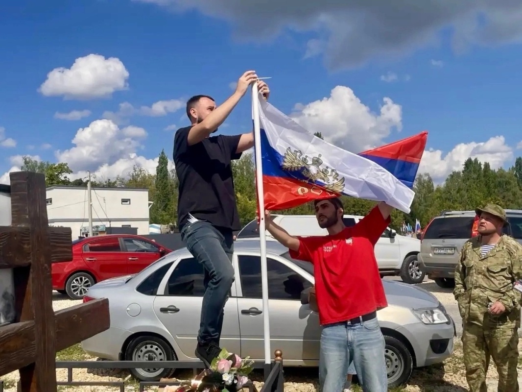 Станислав Каменецкий оказал поддержку в обновлении памятных мест на Аллее Героев