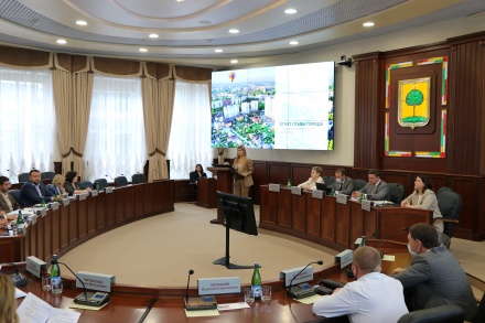 Мэр Евгения Уваркина отчиталась перед депутатами