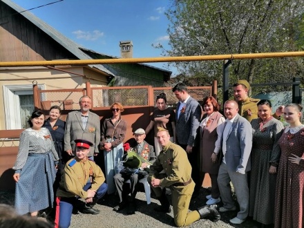 Ветеранов Великой Отечественной войны поздравляют депутаты горсовета