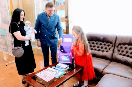 Депутаты горсовета приняли участие в благотворительной акции «Собери ребёнка в школу»