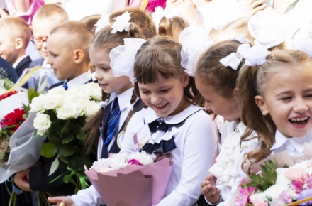 Школьников и их родителей приглашают присоединиться к благотворительной акции «Дети вместо цветов»